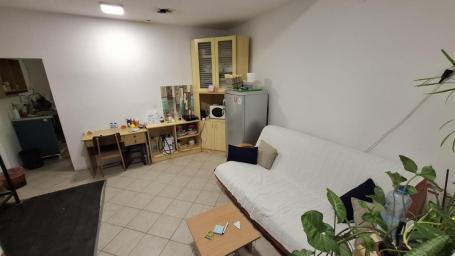 Ulični Lokal 36m Detelinara