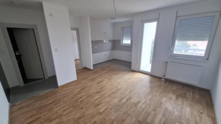 NOV Dvoiposoban prazan stan 48m Petrovaradin