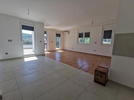 Četvorosoban Penthaus 124m Sr. Kamenica