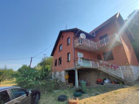 Porodična kuća 198m Pr+1 Fruška gora Sr. Kamenica  Paragovo plac 1427m