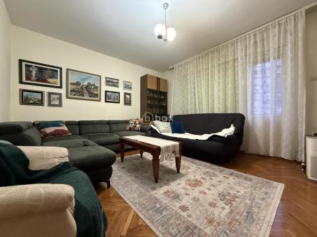 Jednoiposoban stan, 50m2 Trg Pavla Stojkovića