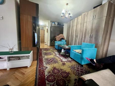 Trosoban stan 77m2, Pravni fakultet