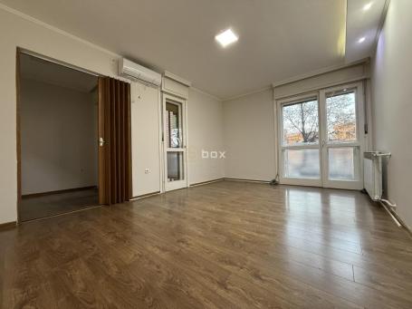 Jednoiposoban stan, 52m2 Centar