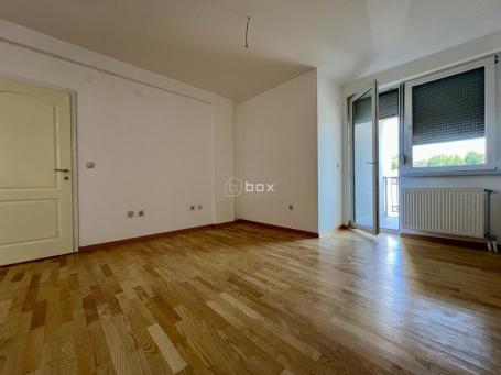 Dvoiposoban stan + parking, 62m2, Centar