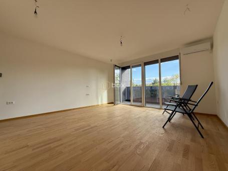 Četvorosoban stan, 83m2, Čair