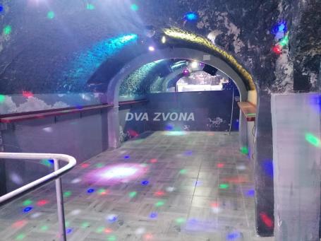 ATRAKTIVAN LOKAL SA BAŠTOM U CENTRU BEČEJA – 168 m² + PODRUM 140 m²