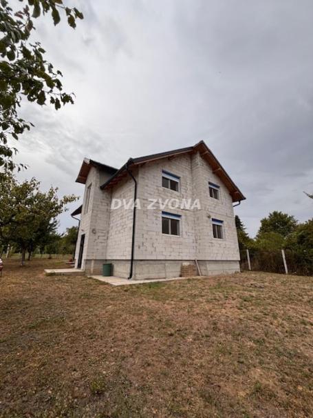 Prodaje se nova kuća sa dva sprata u Cortanovcima – idealna za porodice ili vikend odmor!