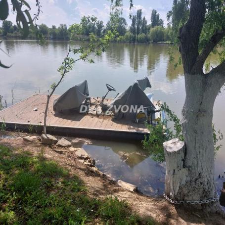 Biserno ostrvo uz samu obalu Mrtve Tise 2000€ dužni metar