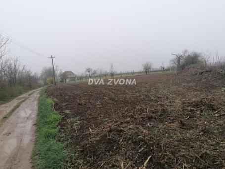 PLAC U NOVOM SLANKAMENU – 13 ARI, DOZVOLJENA GRADNJA