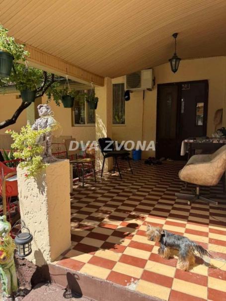 Uknjižena komforna kuća