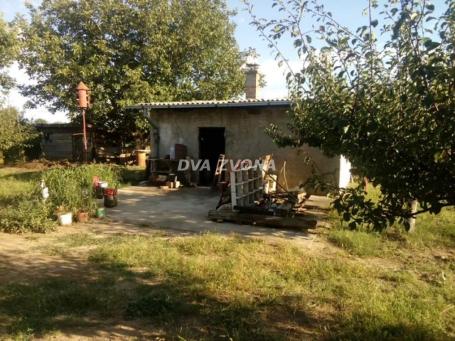 PLAC SA VIKEND OBJEKTOM – Čortanovci – VIKEND ZONA