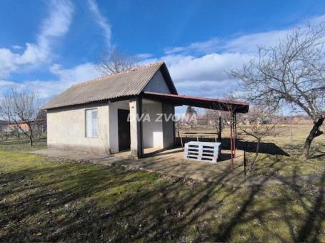 PLAC 12 ARI -ČORTANOVCI-sa vikend objektom
