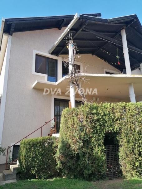 MODERNA PORODIČNA KUĆA U INĐIJI – 450 m², DVE STAMBENE JEDINICE