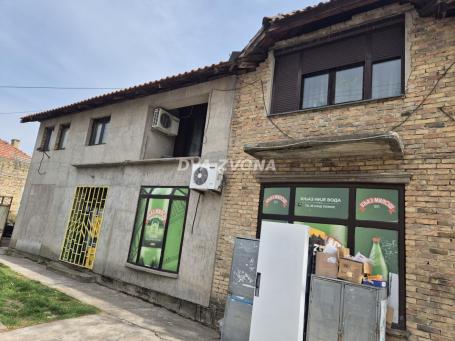 PRODAVNICA 50 GOD. U RADU SA VELIKIM STANOM NA SPRATU. . . 
