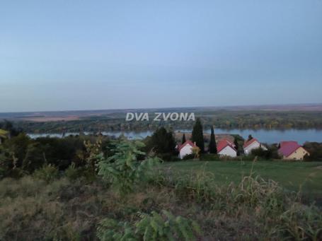 Plac sa pogledom na Dunav, Bačku i Srem– Stari Slankamen – 1165 m², kompletna infrastruktura!