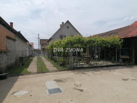 IDEALNA KUĆA SA VIŠE OBJEKATA U NOVOM SLANKAMENU – KOMFOR, FUNKCIONALNOST I MOGUĆNOST POSLOVANJA!