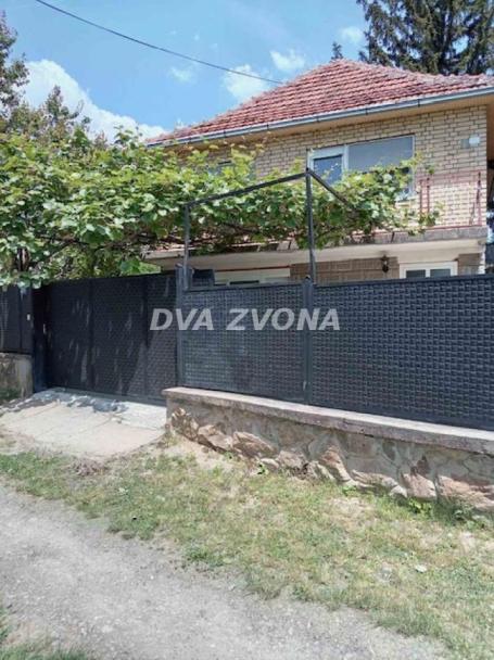 Prelepa, kompletno nameštena vikendica – uselite se bez ulaganja! Mogućnost zamene za garsonjeru u N