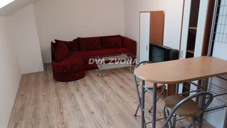 Prodaje se stan 38 m² – Sremska Kamenica, Tatarsko brdo – Novogradnja, uknjižen. Mogućnost dogovora 