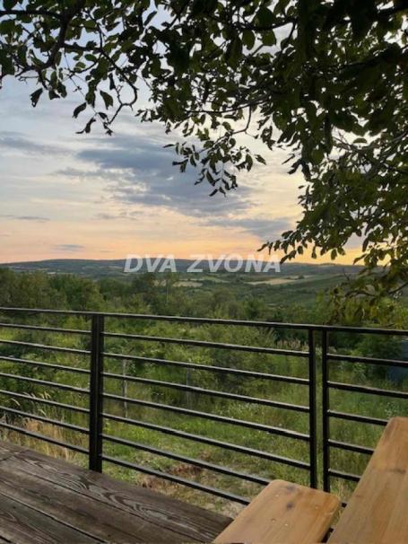 EKSKLUZIVNA PONUDA – MODERNA VIKENDICA NA 25 ARI, SR. KARLOVCI | FRUŠKA GORA | PANORAMSKI POGLED