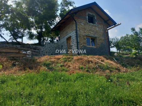 PLAC SA MANJOM VIKENDICOM NA BANSTOLU - POGLED NA DUNAV