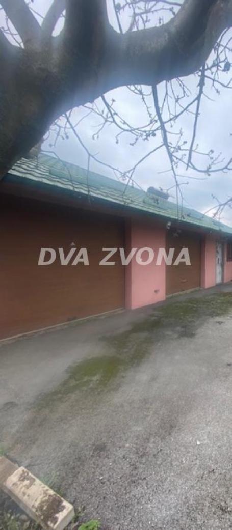 Kompletno opremljena kuća sa velikim voćnjakom i vinovom lozom na Banstolu – 26 ari mira i prirode!