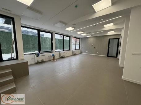 Poslovni prostor sa garažom od 270m2