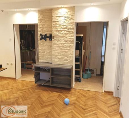 Trosoban stan-kompletno renoviran