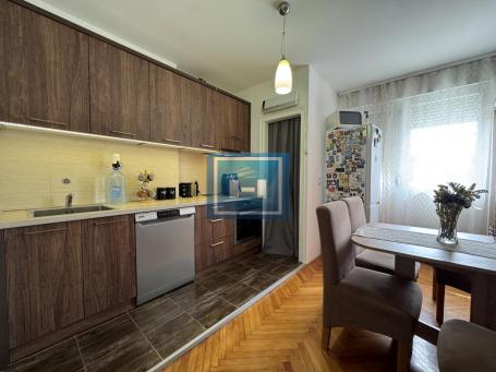RENOVIRAN DVOSOBAN STAN U CENTRU ĆUPRIJE