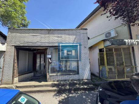 TWO HOUSES, A SHOP, AND A KIOSK IN AN EXCELLENT LOCATION