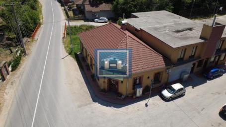 Objekat u samom centru sela pored magistrale u funkciji marketa