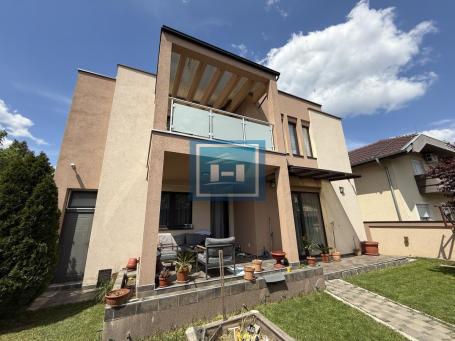 Luxury House of 240 m², Wider Center in Jagodina