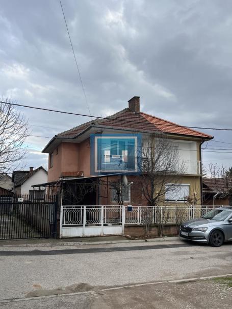 Starija kuća(vertikala)za renoviranje blizu centra grada