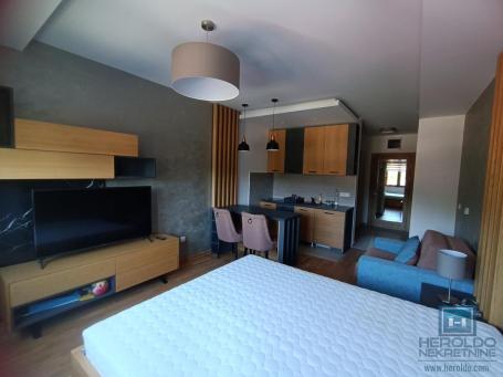 Na prodaju potpuno opremljen apartman na Zlatiboru