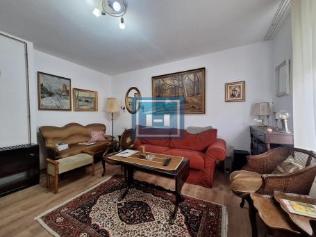 DVOSOBAN STAN OD 50m2 U VISOKOM PRIZEMLJU