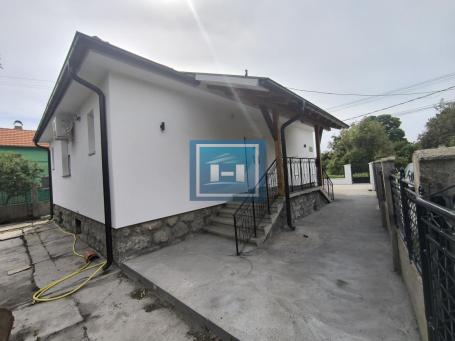 For sale, a completely renovated house of 153 m² with a plot of 3,375 ares