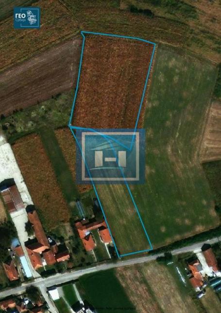 Na prodaju plac površine skoro 1 hektar-odlična prilika