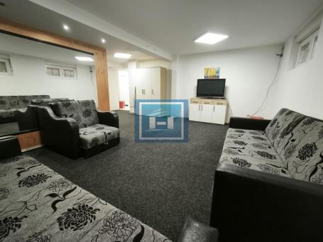 -Na prodaju poslovni prostor od 82 m² u novijoj zgradi, sa mogućnošću preuređenja u stambeni-