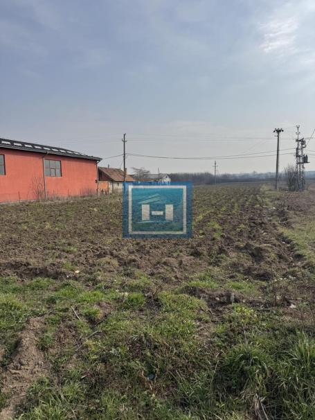 Plac pravilnog oblika na glavnom putu Ćuprija-Supska