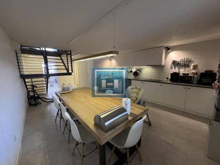Beautifully Decorated Apartment with a Yard