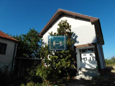 Na prodaju kuća sa velikim placem
