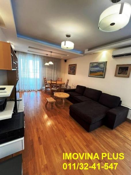 Belvil (Zgrada Ciklama)-Bulevar Crvene Armije,106m2