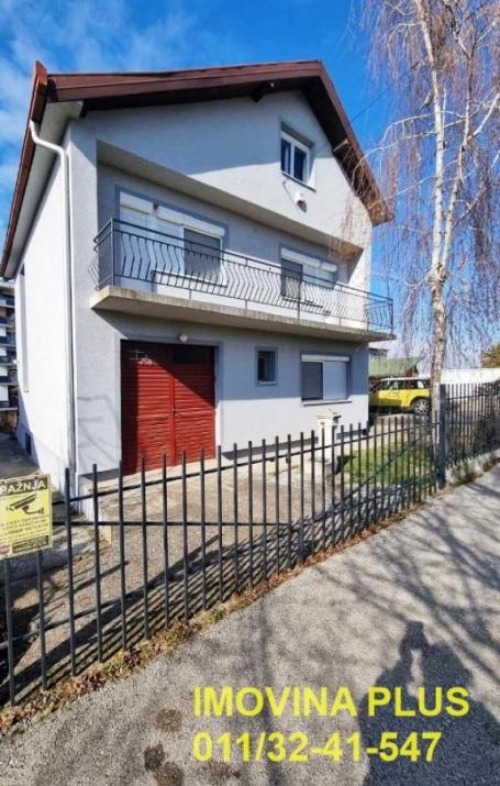 Kuća 320 m2, plac 5.5 ari, pogled na Dunav!