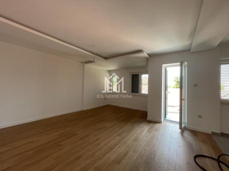 Četvorosoban stan, 130m2, Petrovaradin