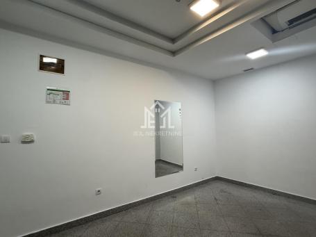 Izdaje  se lokal, 15m2, centar