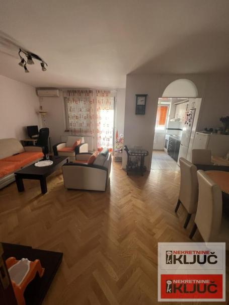 ROTKVARIJA, 72m2, Trosoban, Parking