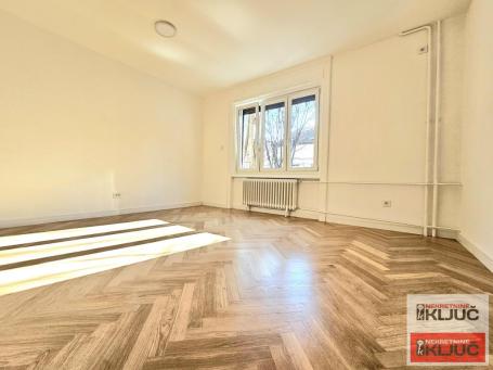 KOD IZVRŠNOG VEĆA, 85m2, Trosoban, Renoviran