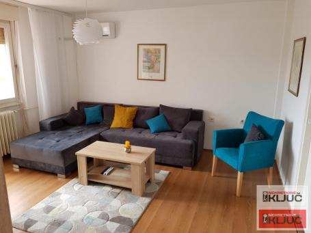 Liman III, dvosoban stan useljiv od 01. augusta-DOZVOLJENI KUĆNI LJUBIMCI