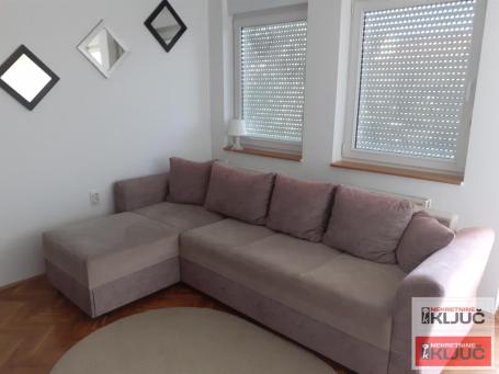 Dvosoban stan 45 m², Grbavica, Novi Sad, 3/4 sprat