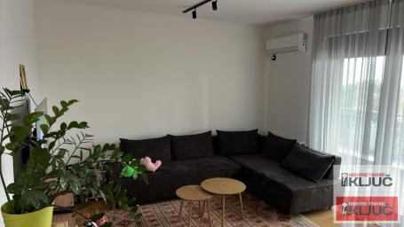SREMSKA KAMENICA, 77m2, Novogradnja, Trosoban sa 2 natkrivena parking mesta