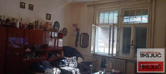 KOD SINAGOGE-JEVREJSKA, 102m2, Troiposoban, Salonac, može za Poslovni prostor